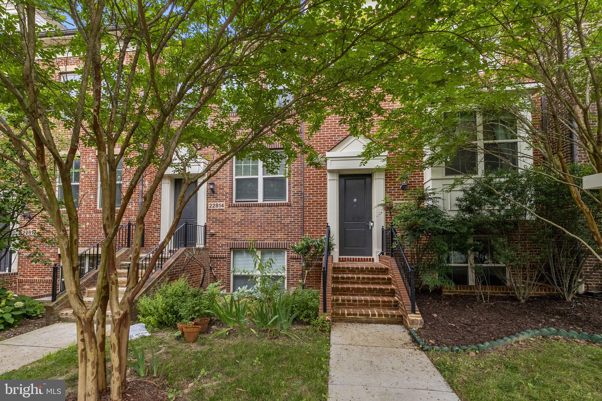 22816 BROADWAY AVENUE