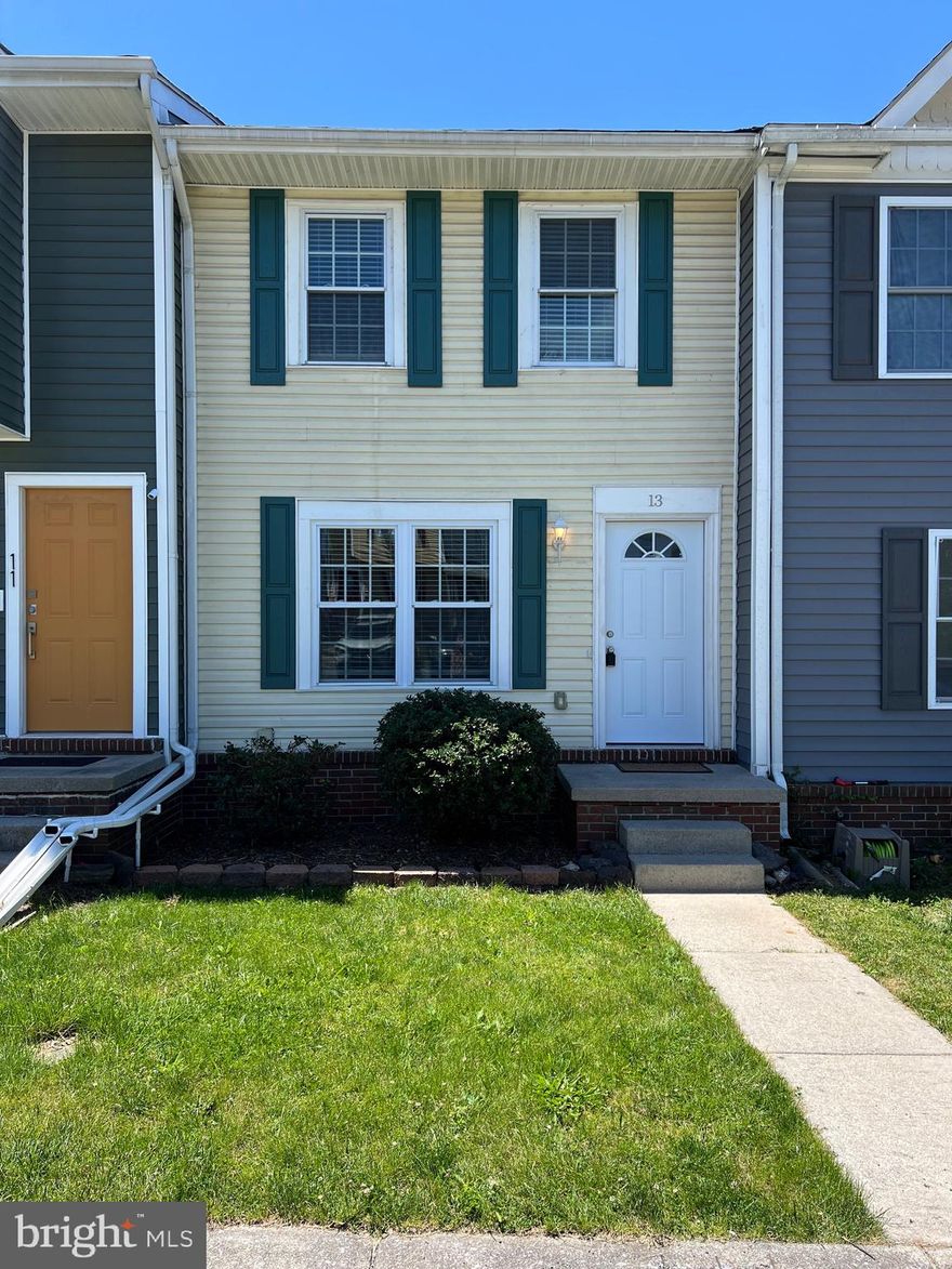 Welcome to this charming and updated two bedroom, one bathroom townhome in Willow Glen! This great house is ready for you to call home; with an open layout, updated kitchen and bathrooms, as well as fresh paint throughout, offering an inviting space to welcome a new family.