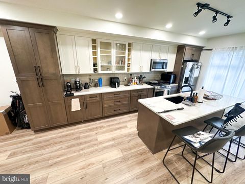Townhouse For Rent - 183 W Norris Street<br/> PHILADELPHIA, PA 19122