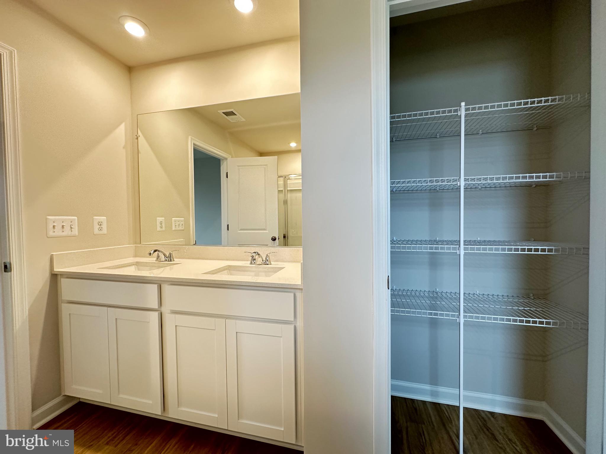 STONE SPRING - Residential Lease