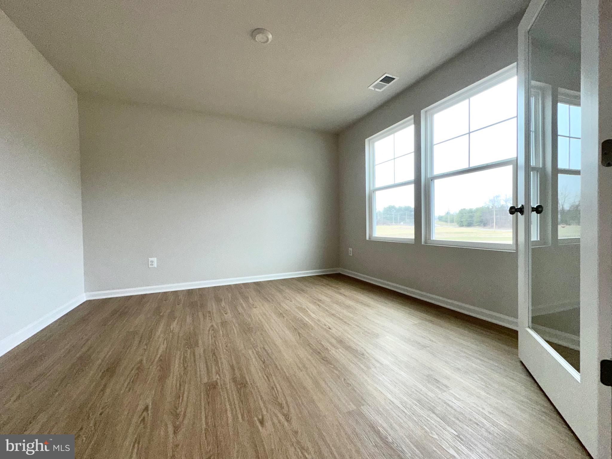 STONE SPRING - Residential Lease