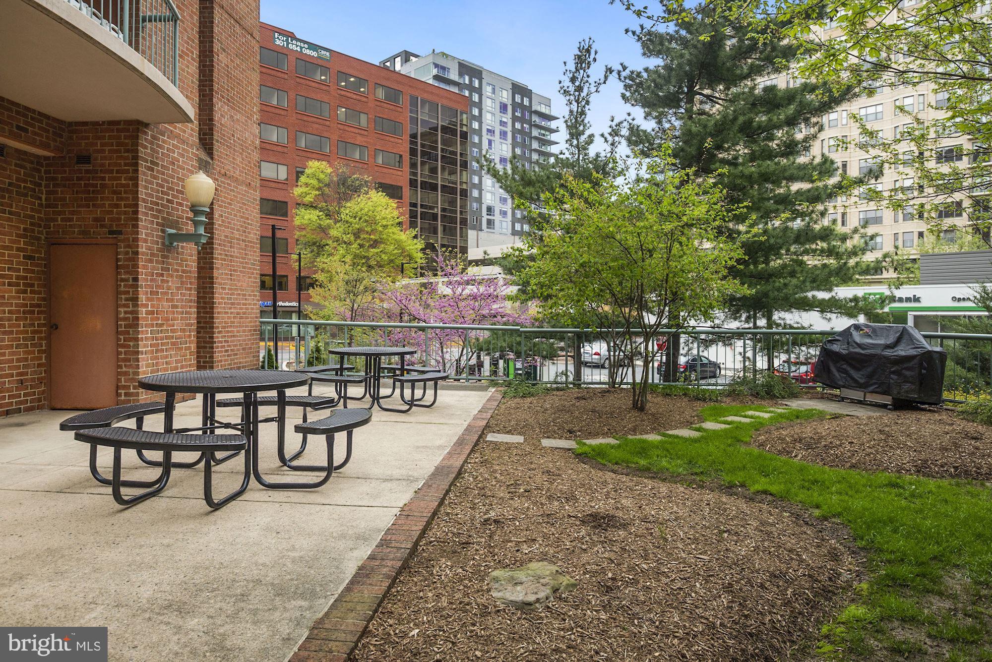 THE CHRISTOPHER - Residential