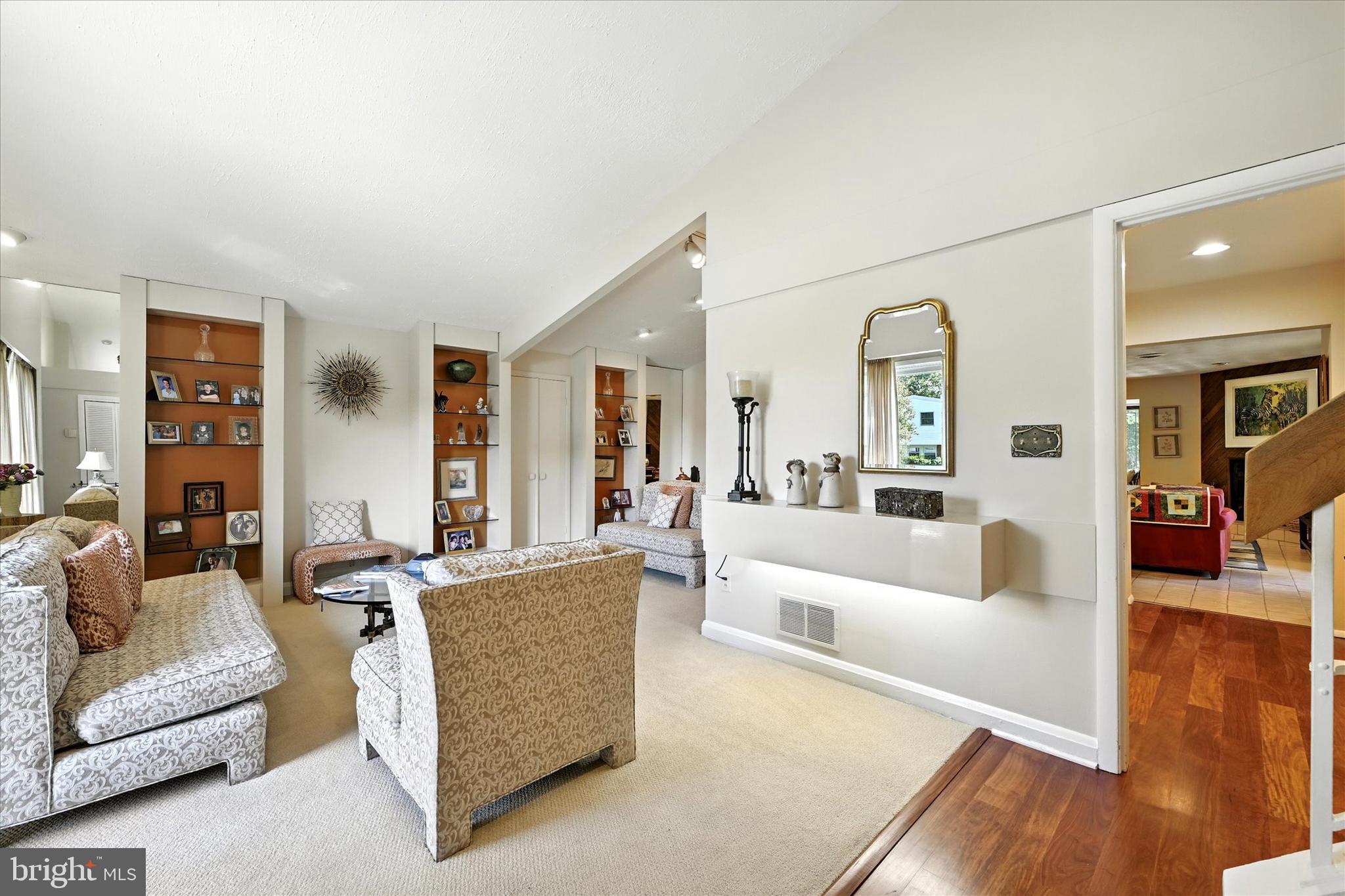 VALLEY STREAM - Residential