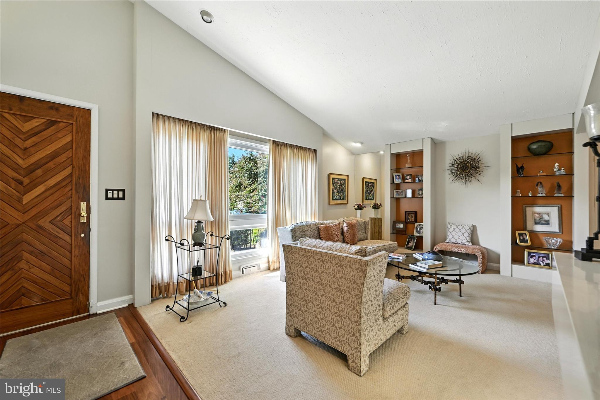 VALLEY STREAM - Residential