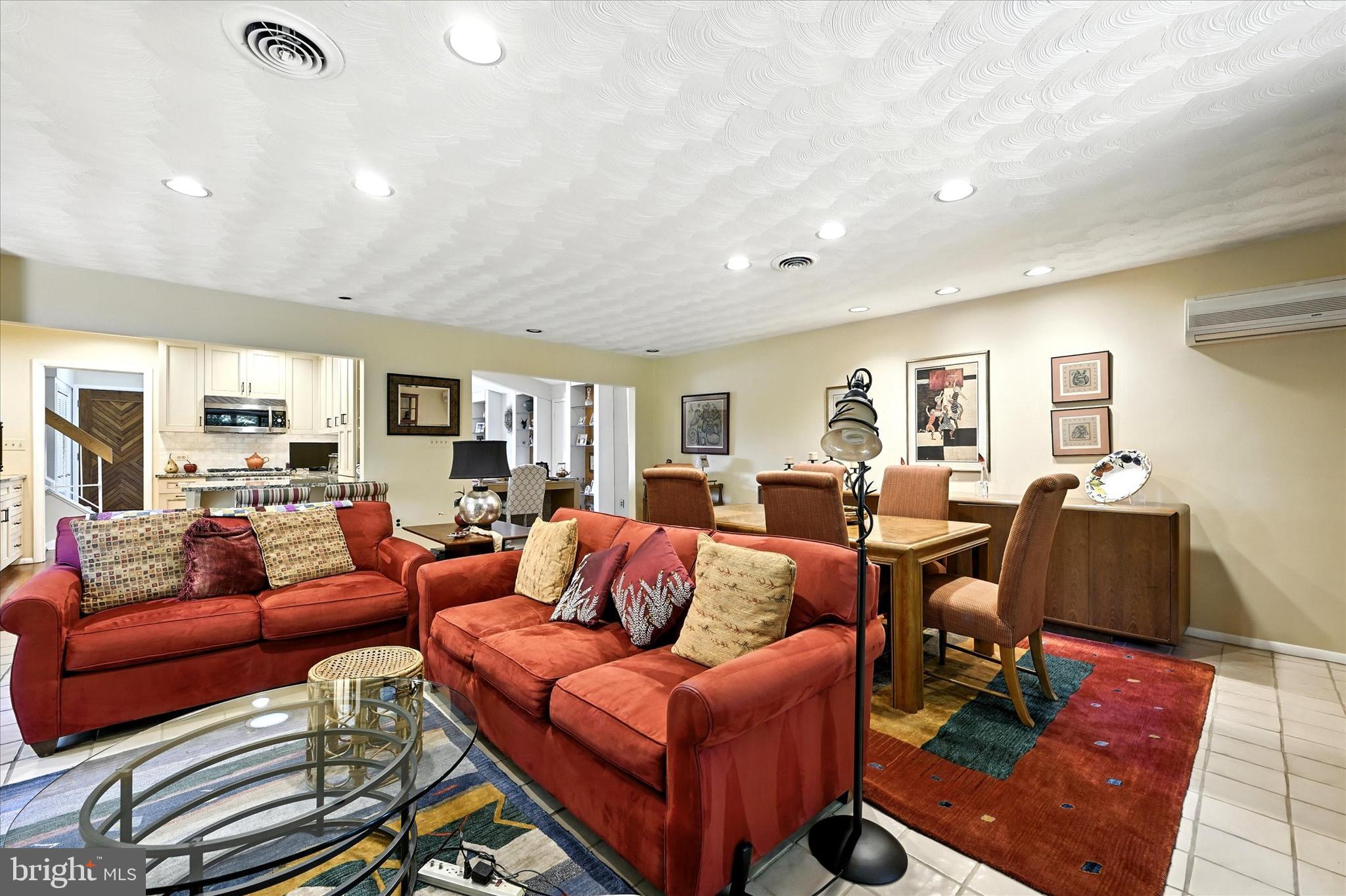 VALLEY STREAM - Residential