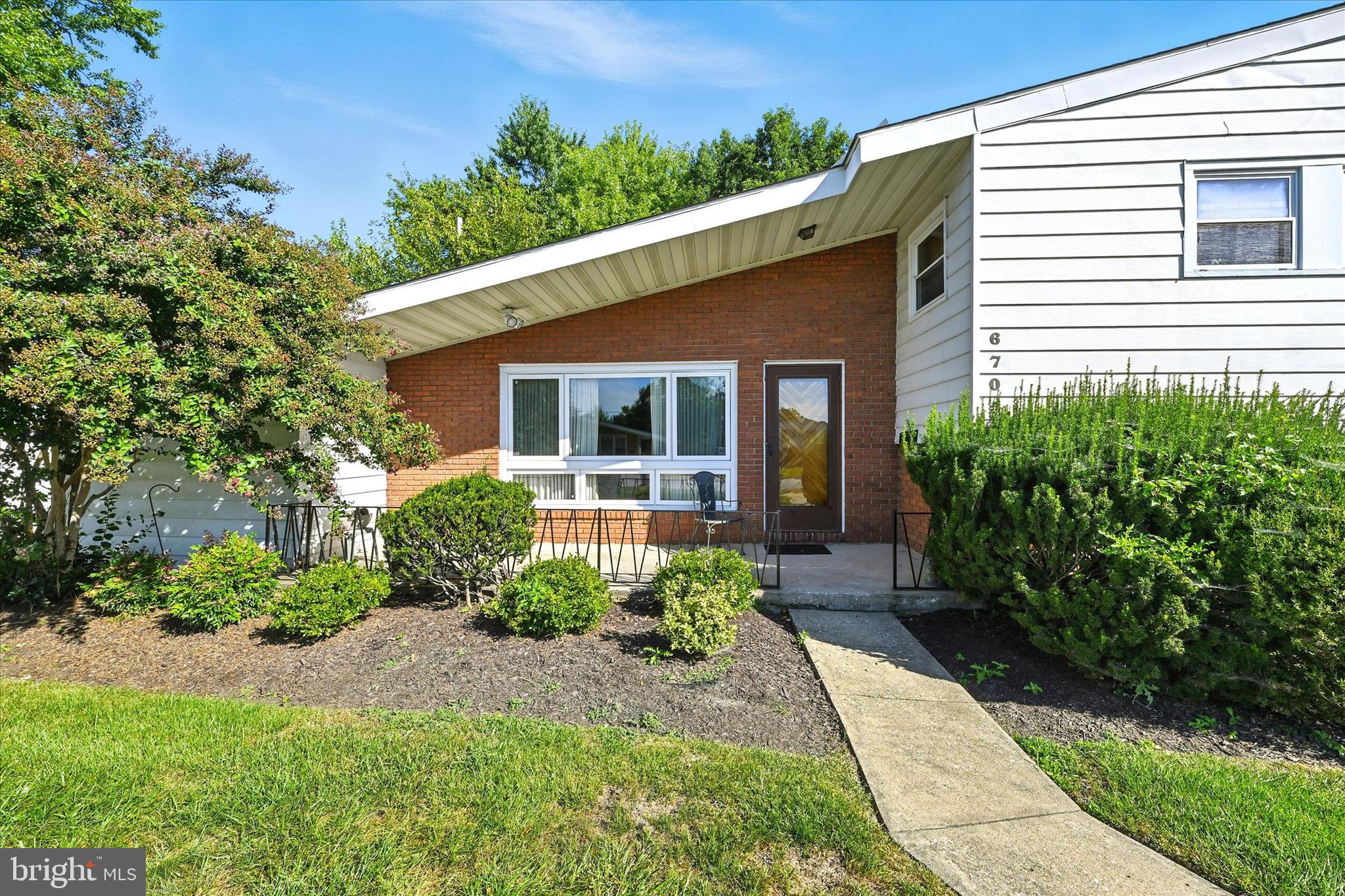 VALLEY STREAM - Residential