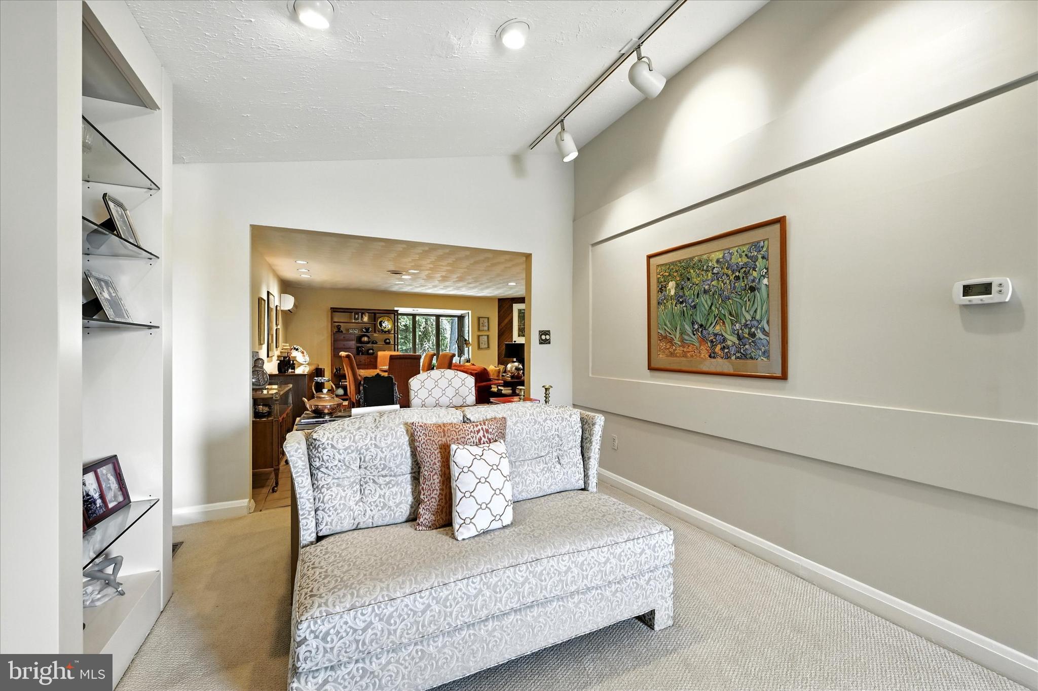 VALLEY STREAM - Residential