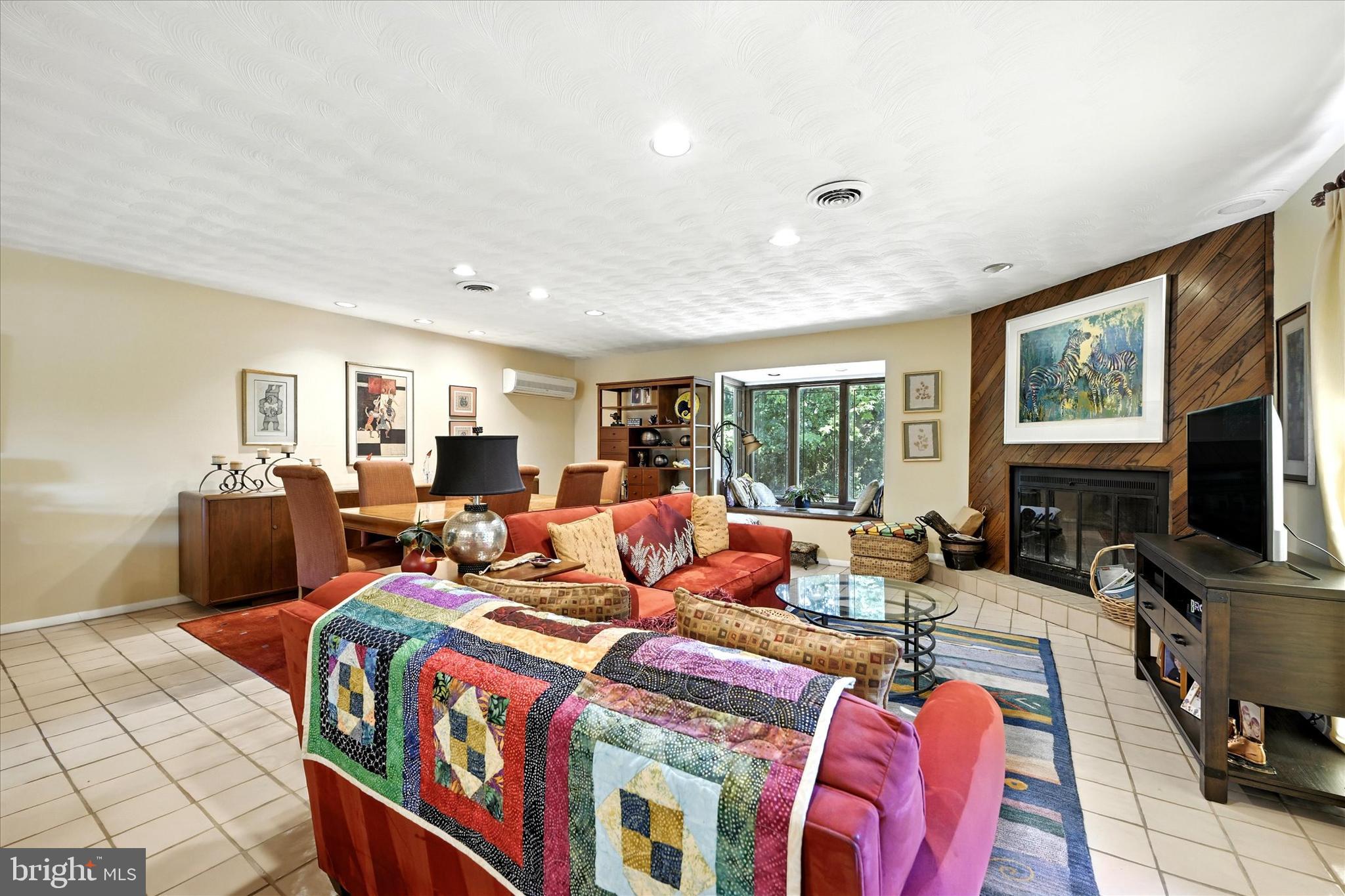 VALLEY STREAM - Residential