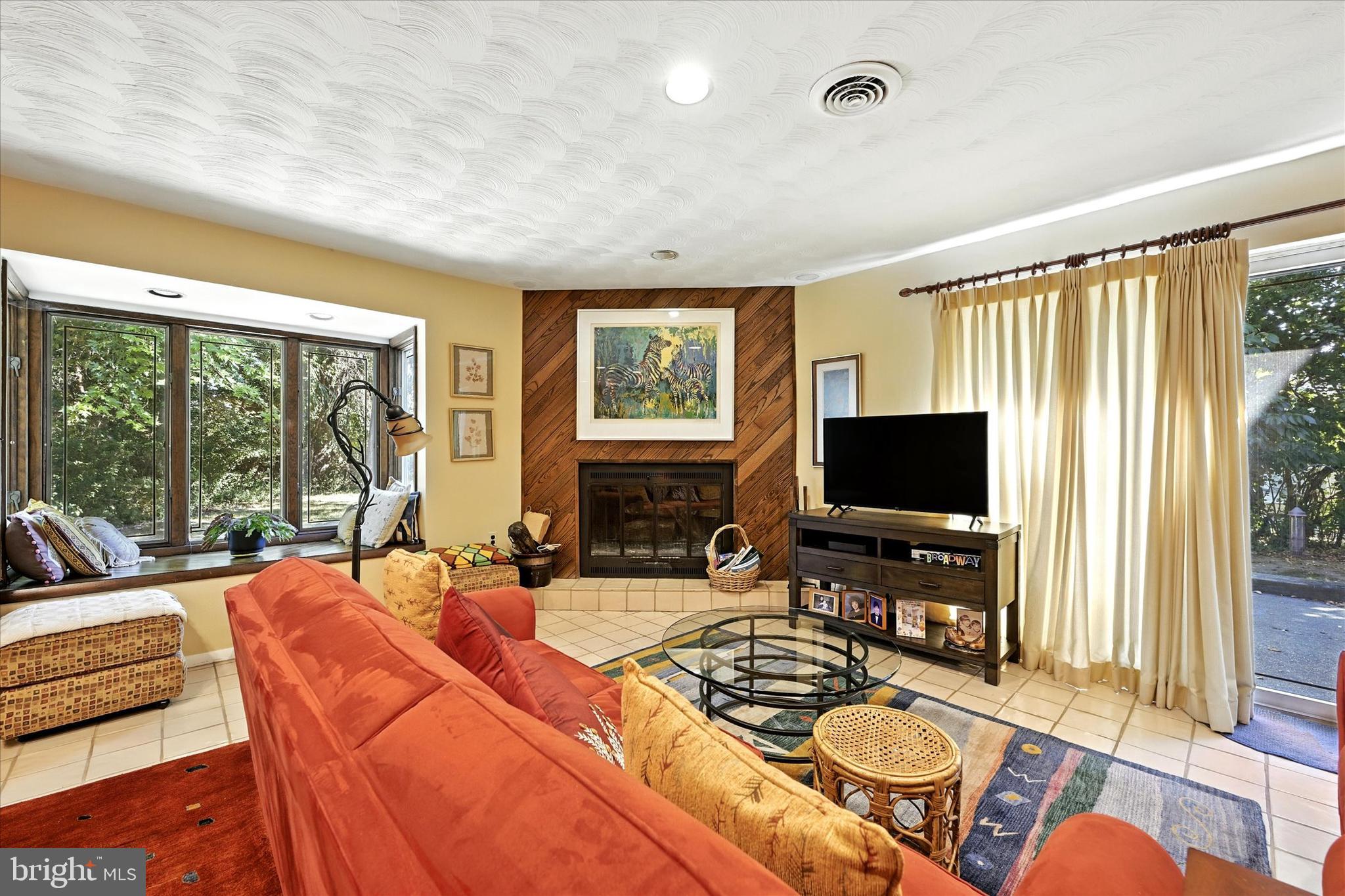 VALLEY STREAM - Residential