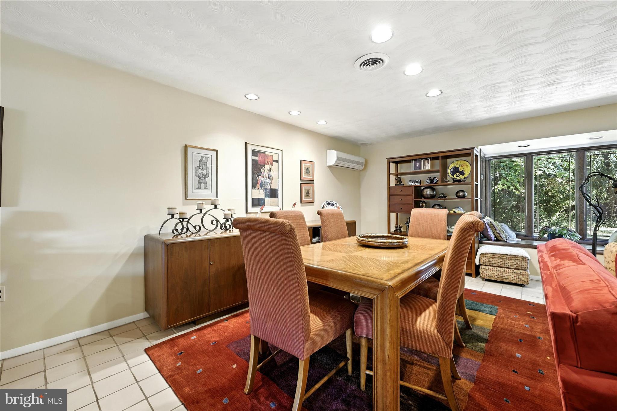 VALLEY STREAM - Residential