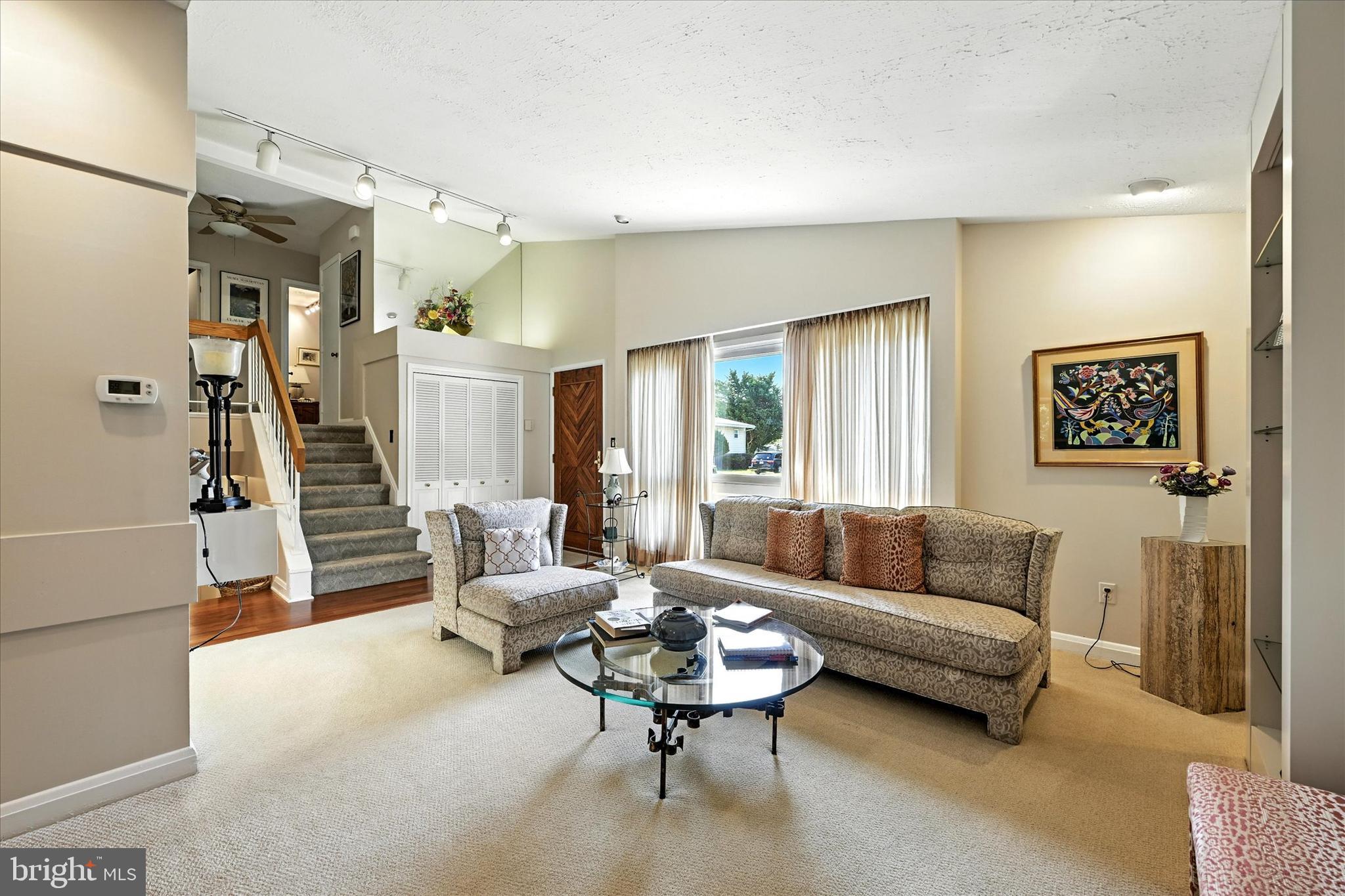 VALLEY STREAM - Residential