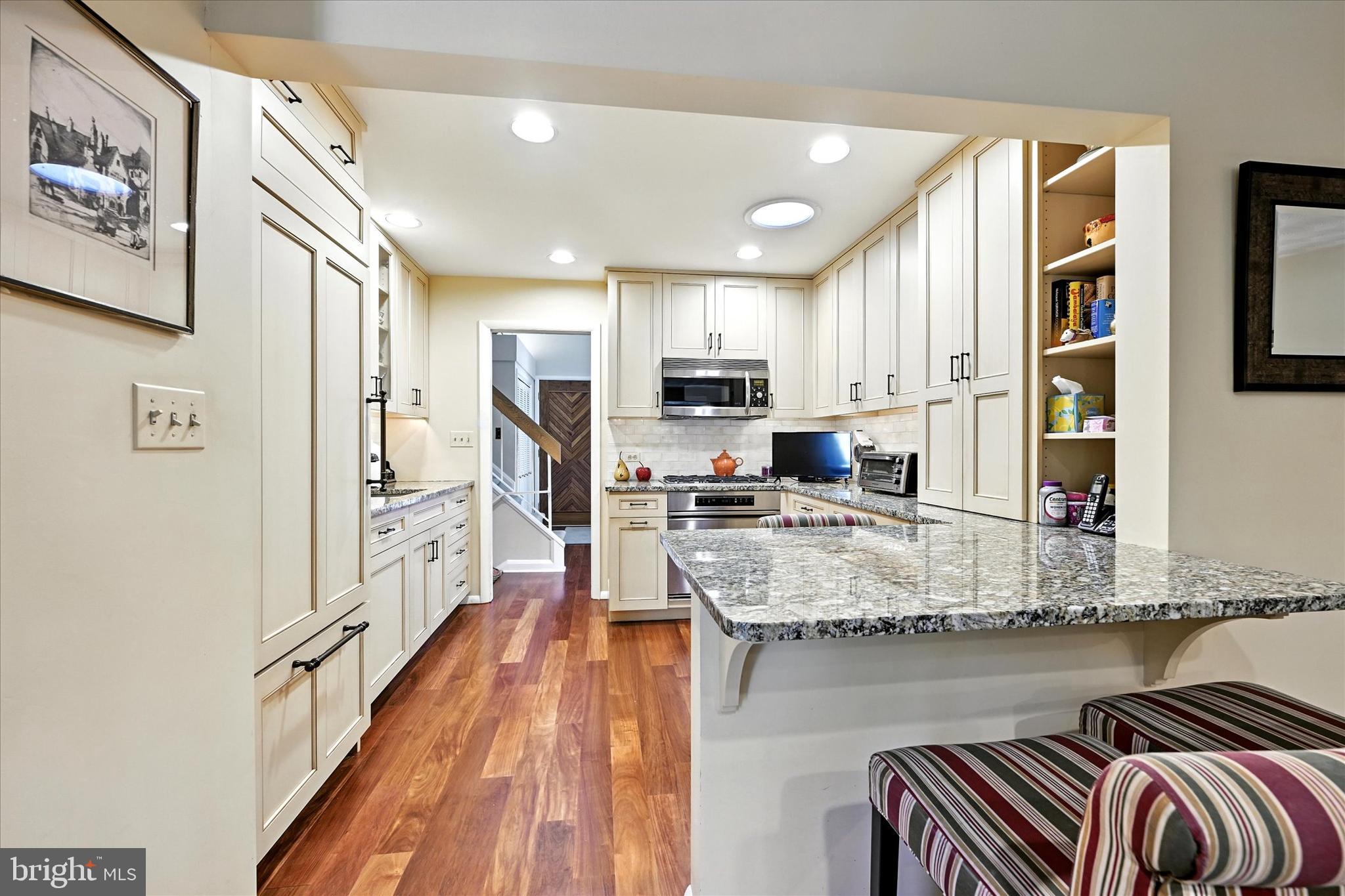 VALLEY STREAM - Residential