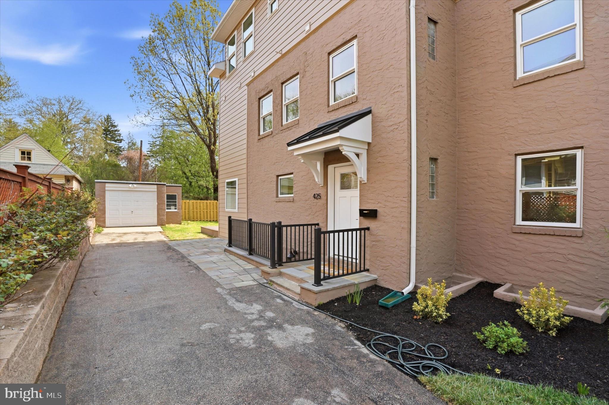 425 GROVE PLACE