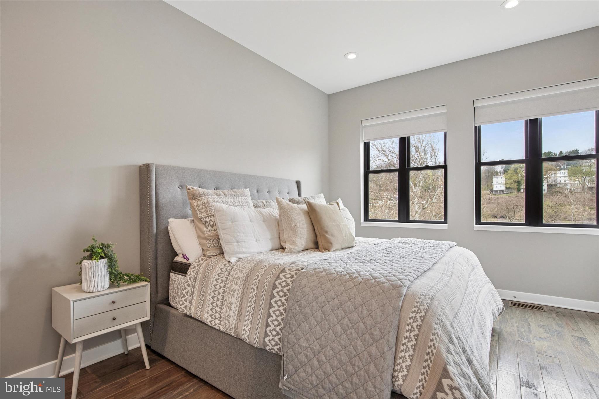 MANAYUNK - Residential