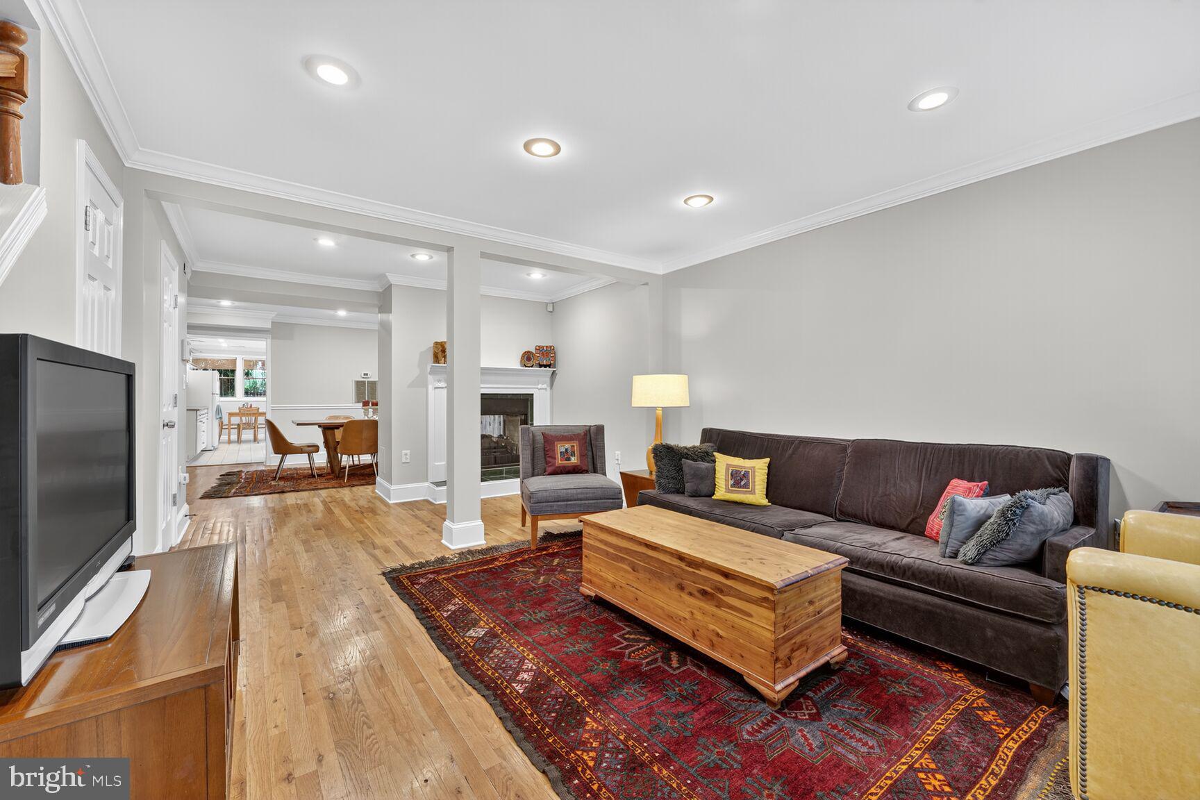 2261 12TH STREET NW