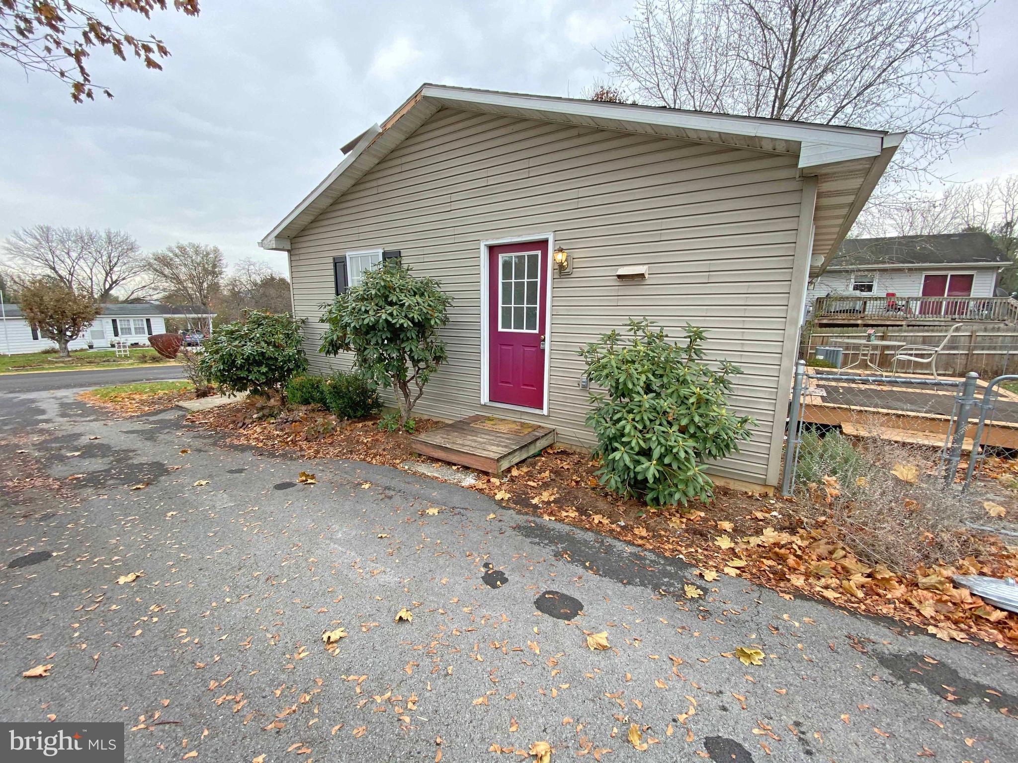 DUTCH LANE - Residential