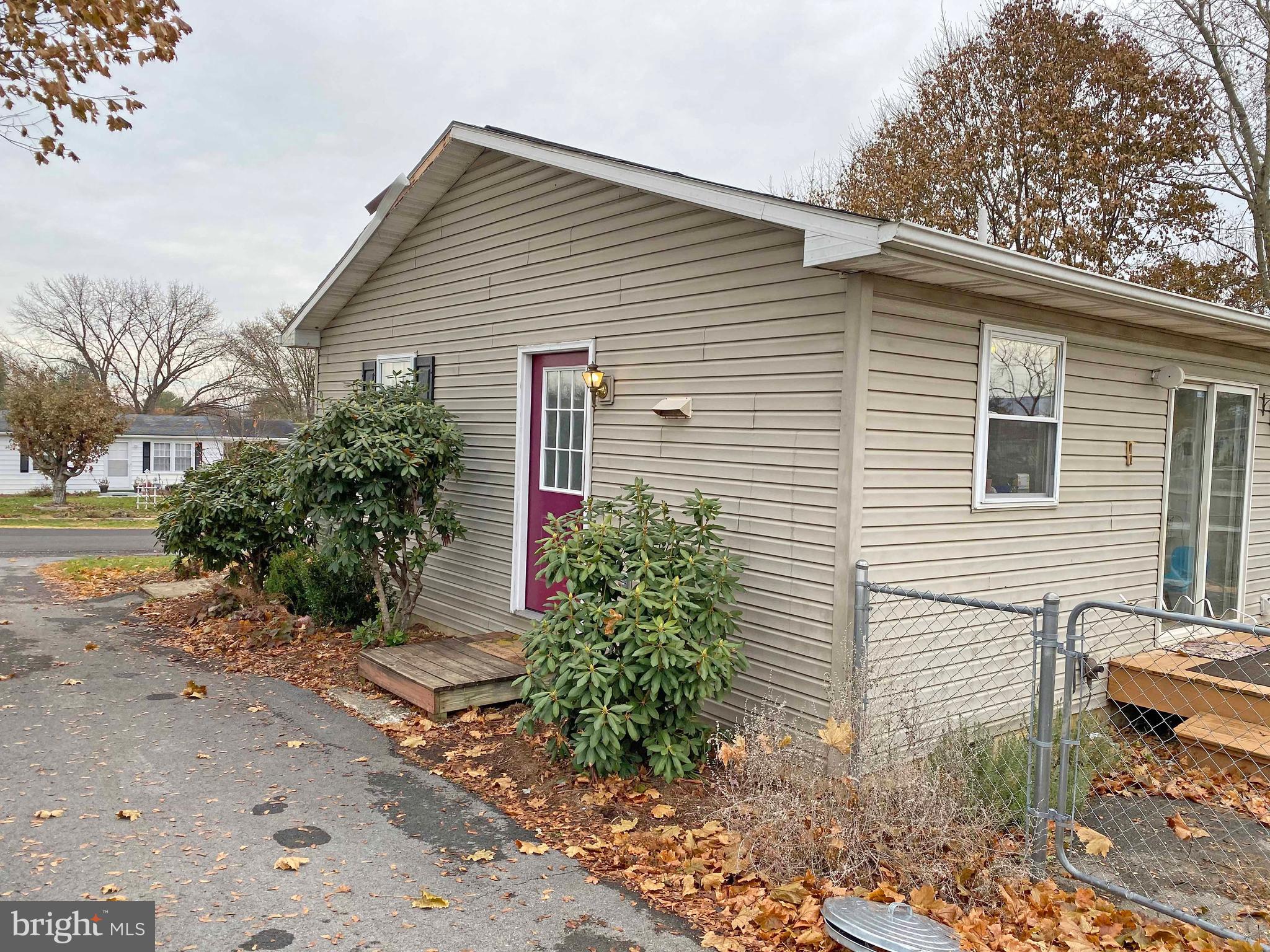 DUTCH LANE - Residential