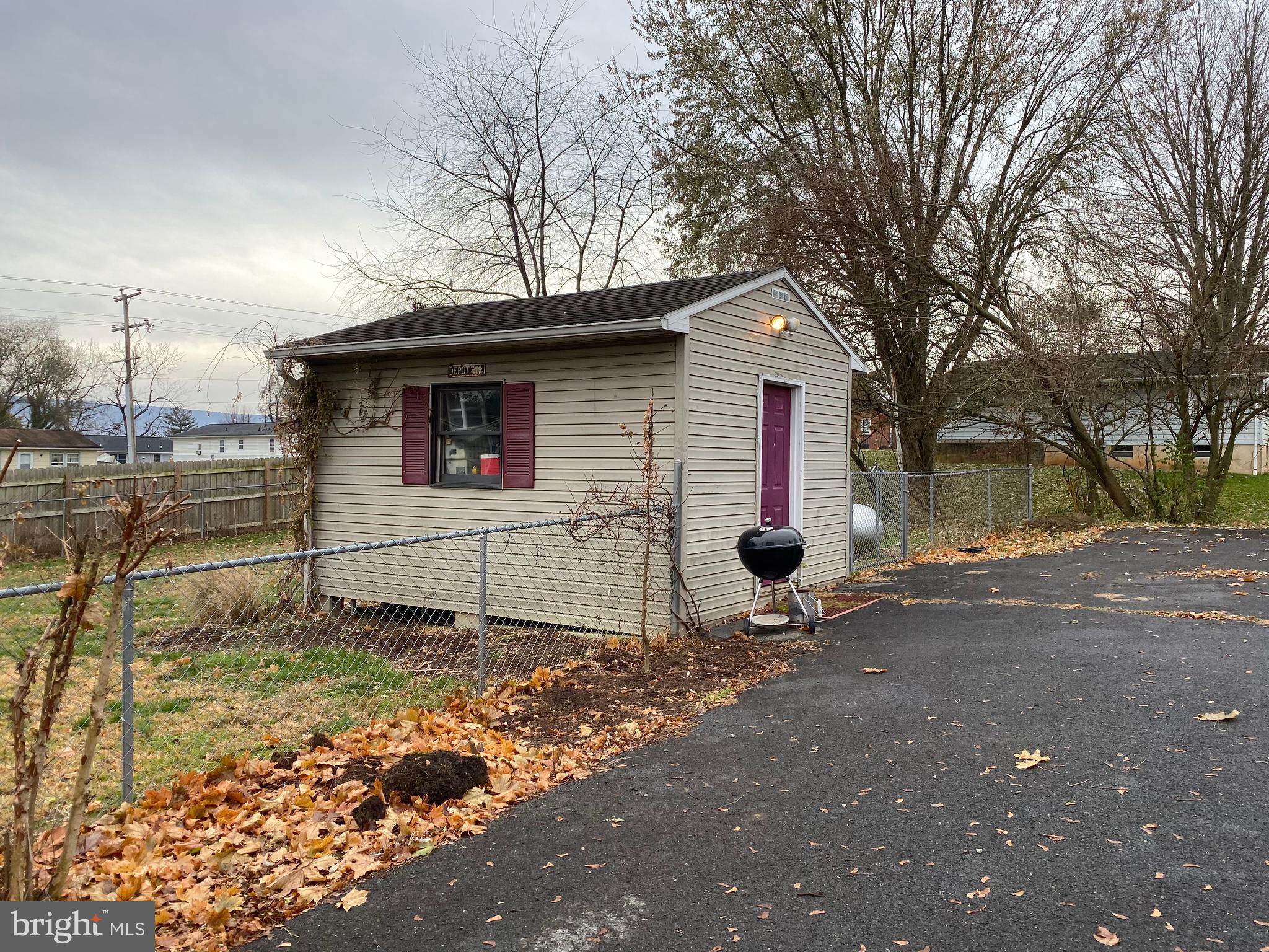 DUTCH LANE - Residential