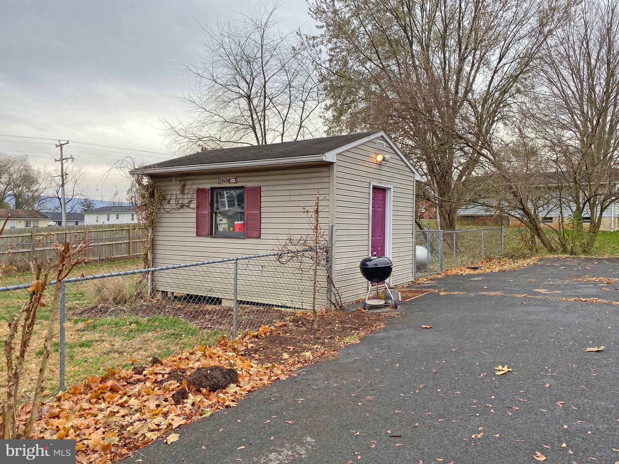 DUTCH LANE - Residential