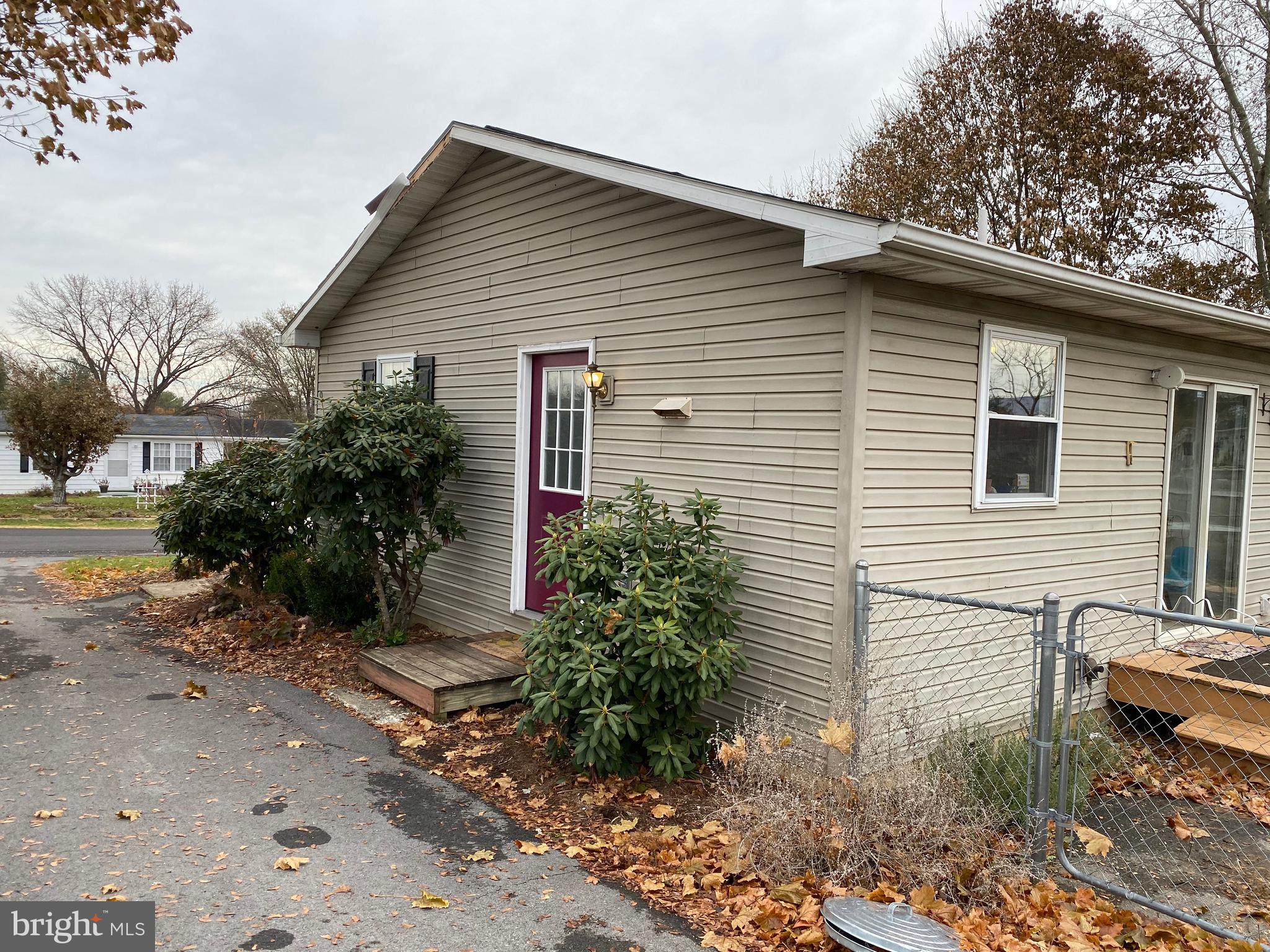 DUTCH LANE - Residential