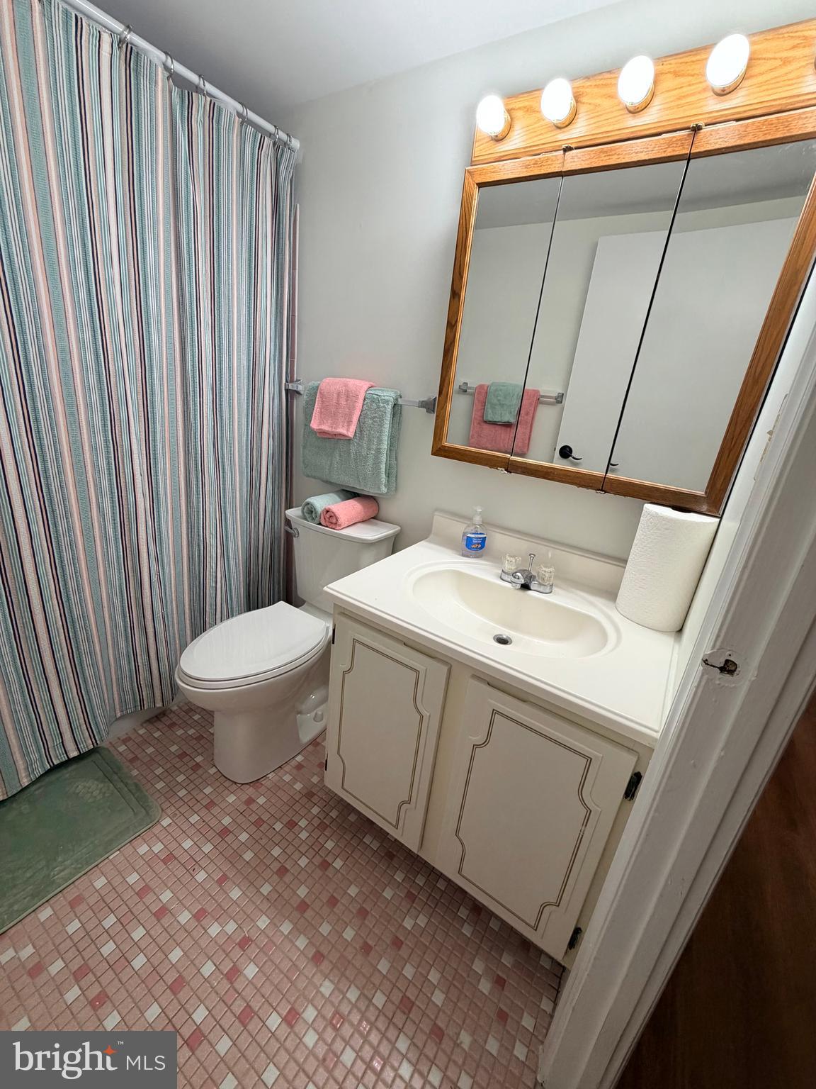 ENGLISH VILLAGE - Residential