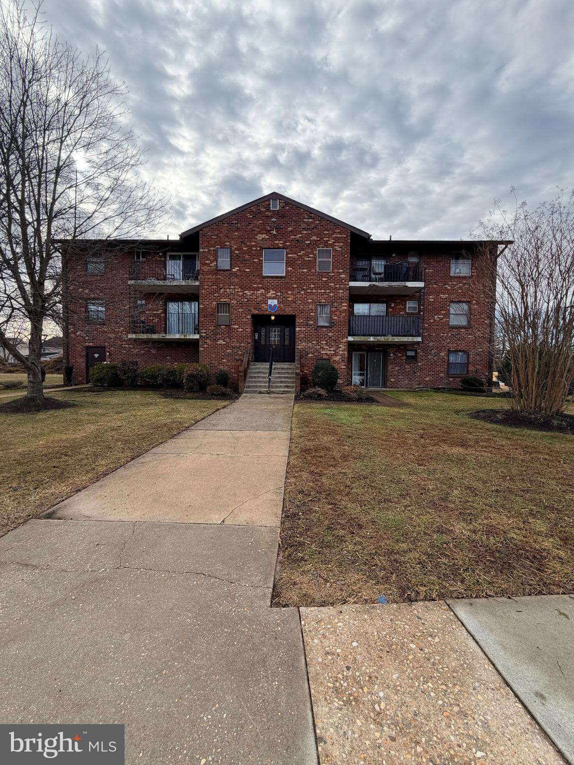 ENGLISH VILLAGE - Residential