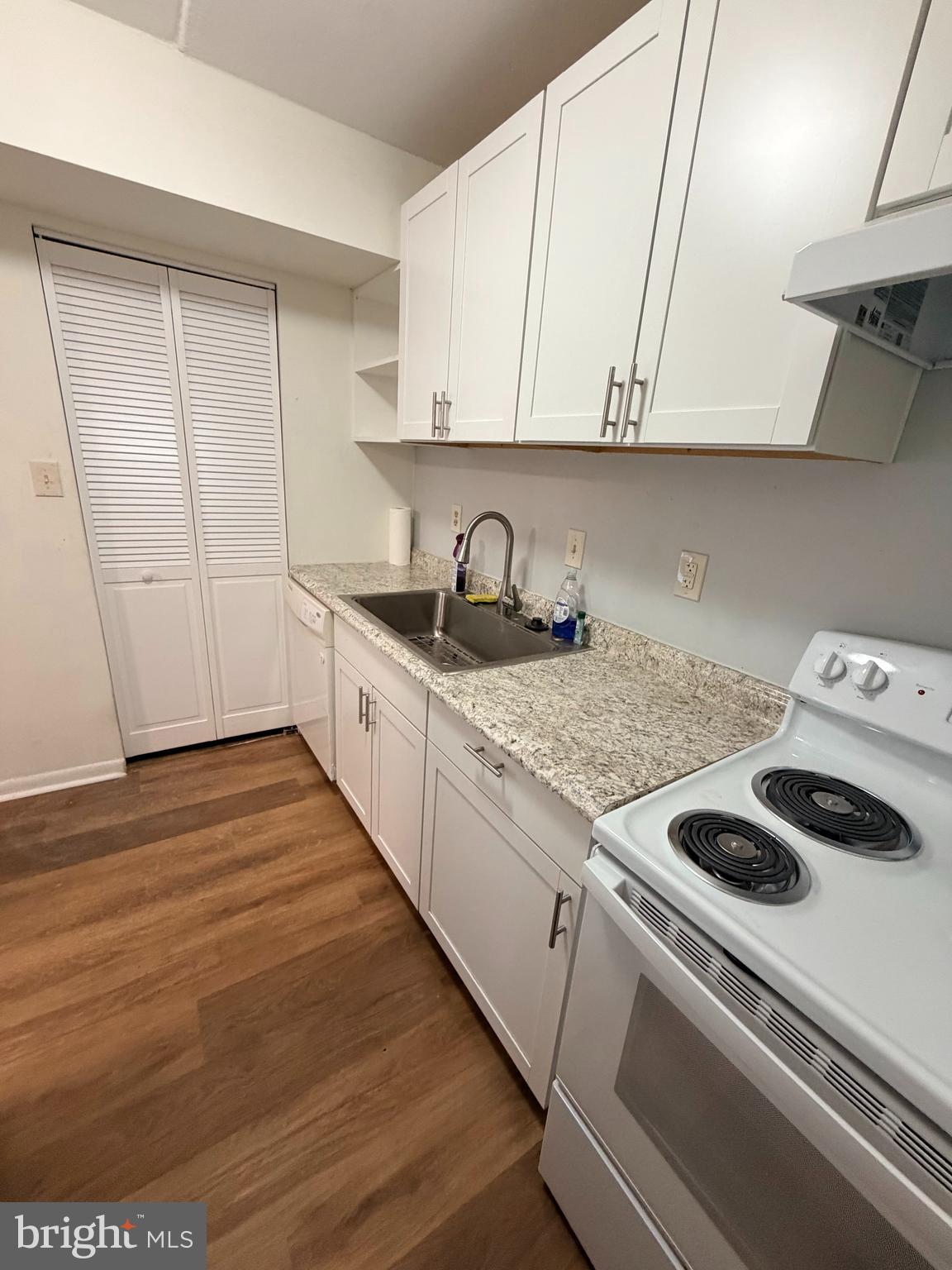 ENGLISH VILLAGE - Residential