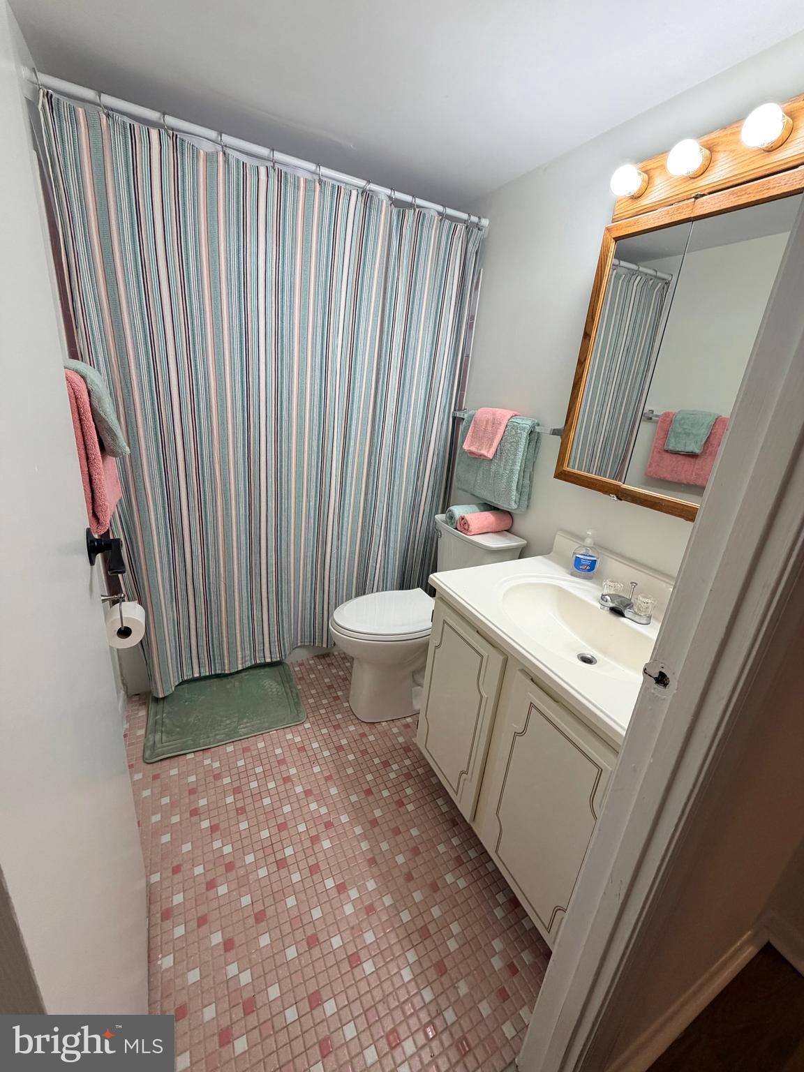 ENGLISH VILLAGE - Residential