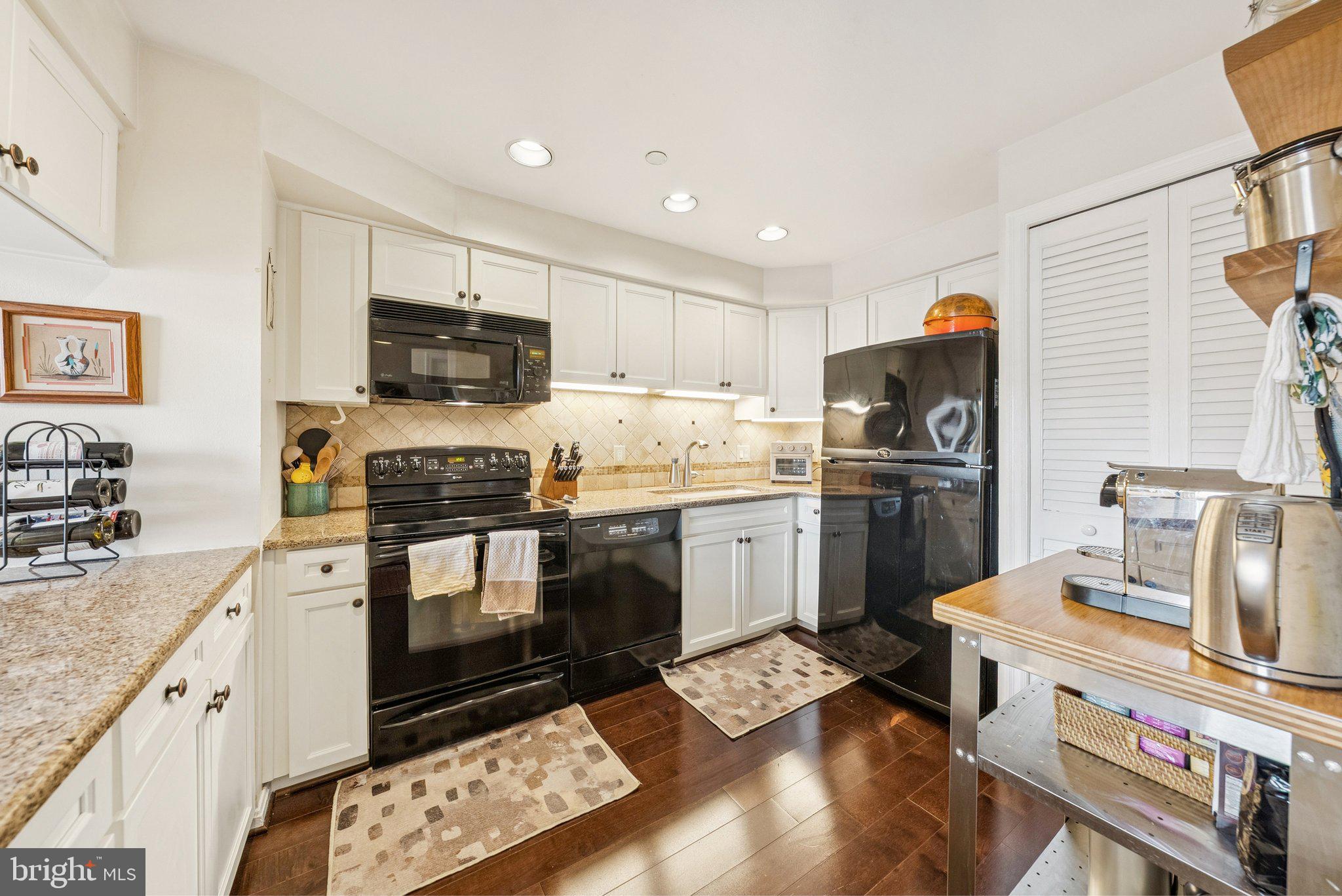 1301 N COURTHOUSE ROAD N 1810