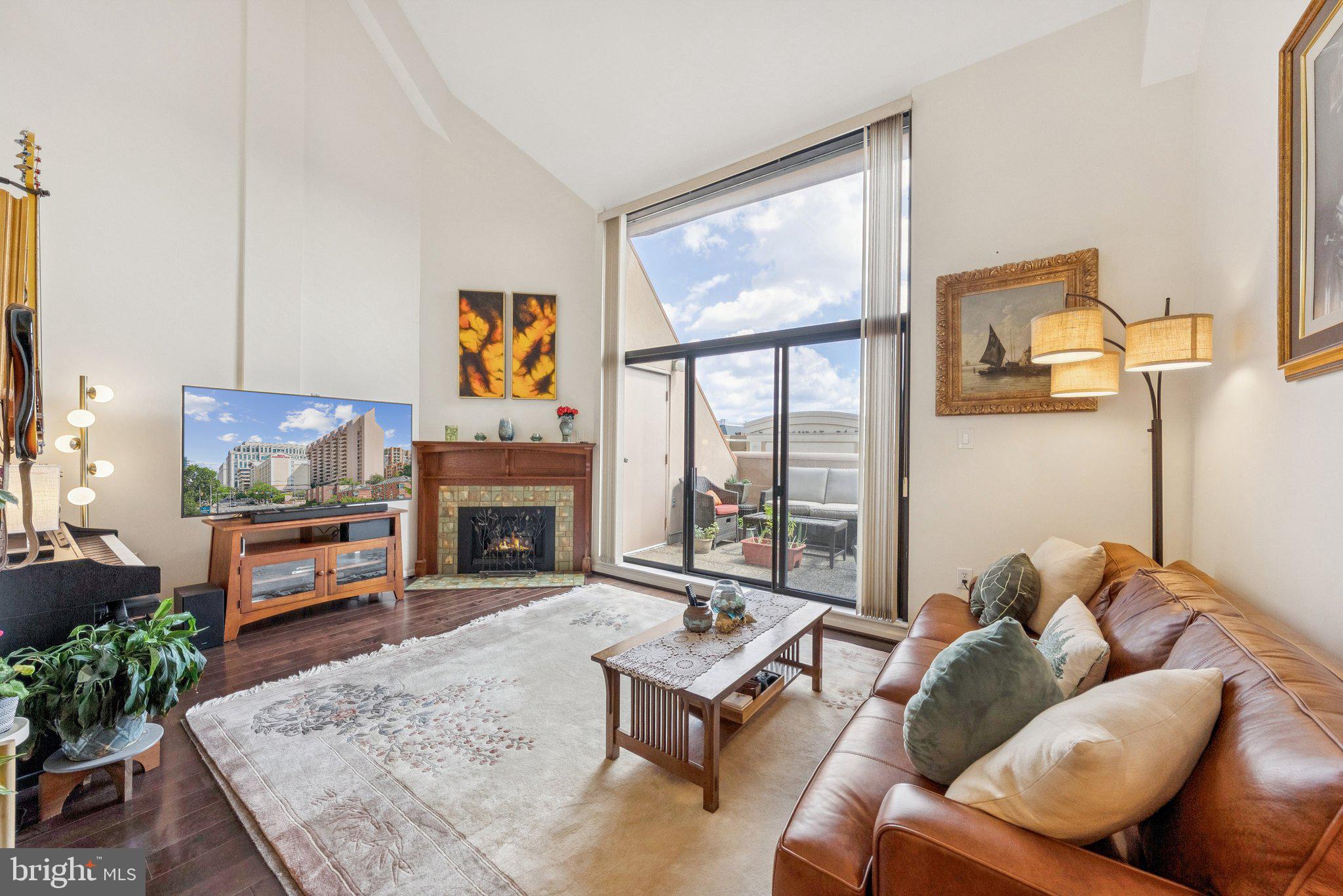1301 N COURTHOUSE ROAD N 1810