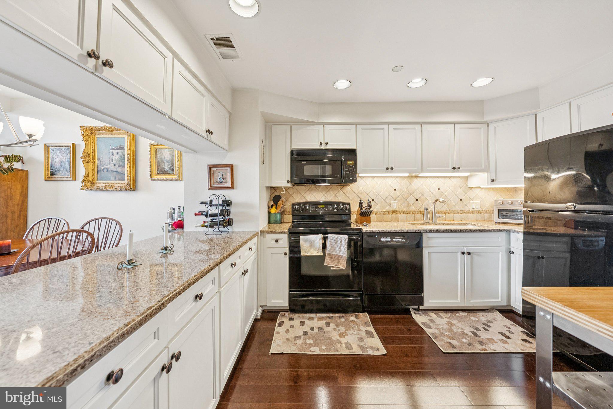 1301 N COURTHOUSE ROAD N 1810