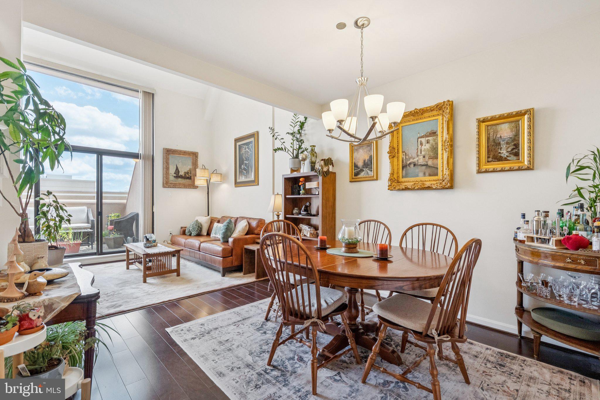 1301 N COURTHOUSE ROAD N 1810