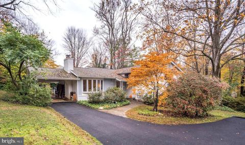 Photo of 6817 Valley Brook Drive, FALLS CHURCH, VA 22042 (MLS # VAFX2312930)