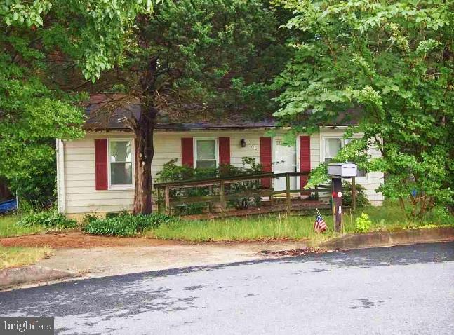 This rancher home, located in the community of Discovery, is seated in a spacious lot approximately 0.36 acres and is perfect for outdoor activities or relaxing in a private setting. This home with 3 bedrooms and a full bathroom is in close proximity to daily conveniences such as local restaurants, food market and shopping center. Additionally, it is a few minutes away from Patuxent Naval Center and the marina.