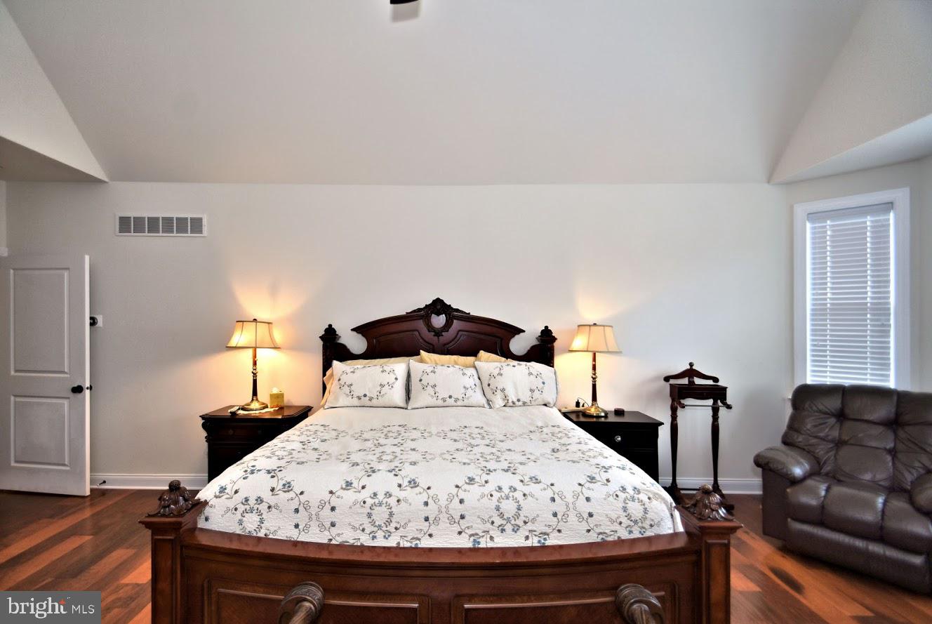 NEW BRITAIN WOODS - Residential