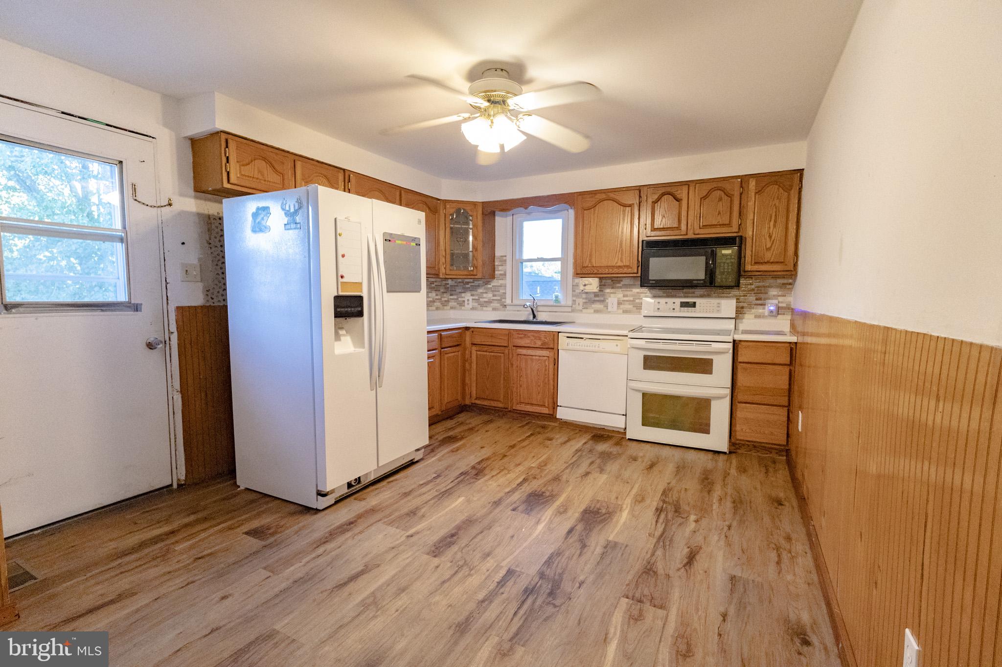 7609 BAYSIDE ROAD