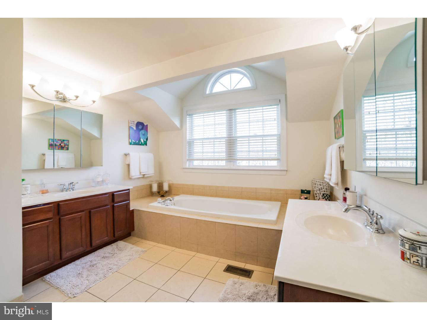 MEADOW VIEW ESTS - Residential