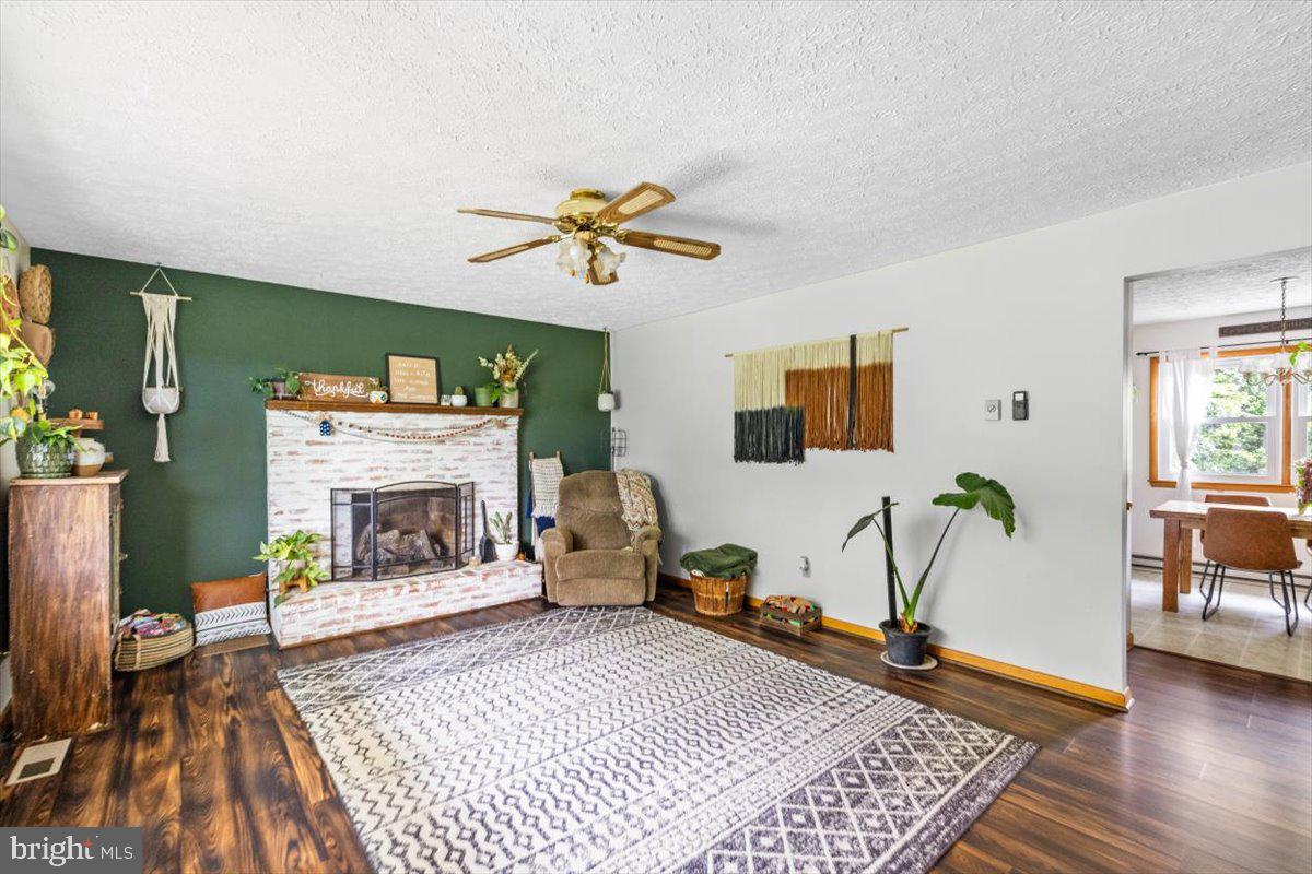 STRAWBERRY HILL - Residential