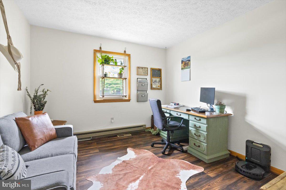 STRAWBERRY HILL - Residential