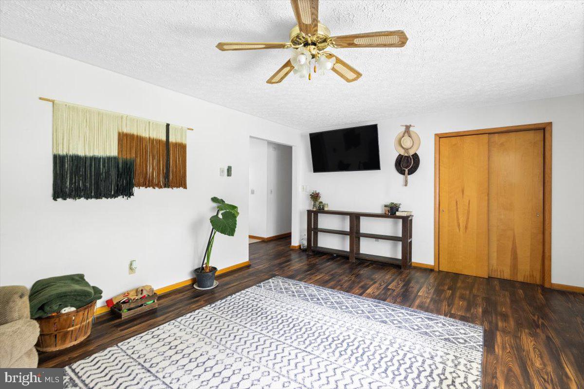 STRAWBERRY HILL - Residential