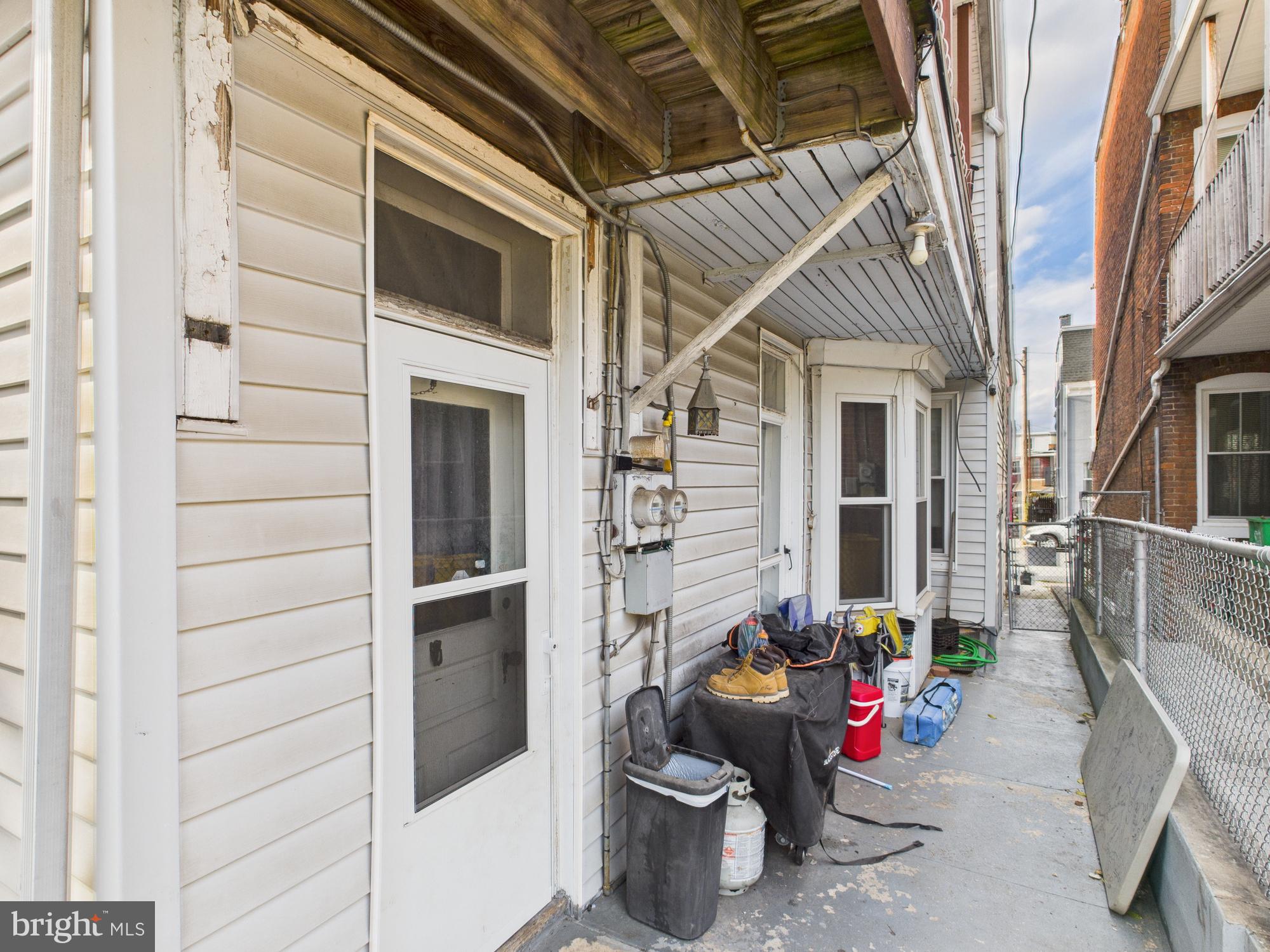 828 W PRINCESS STREET