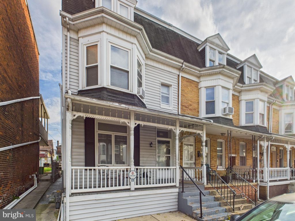 Photo of 828 W Princess Street, YORK, PA 17401 (MLS # PAYK2091116)