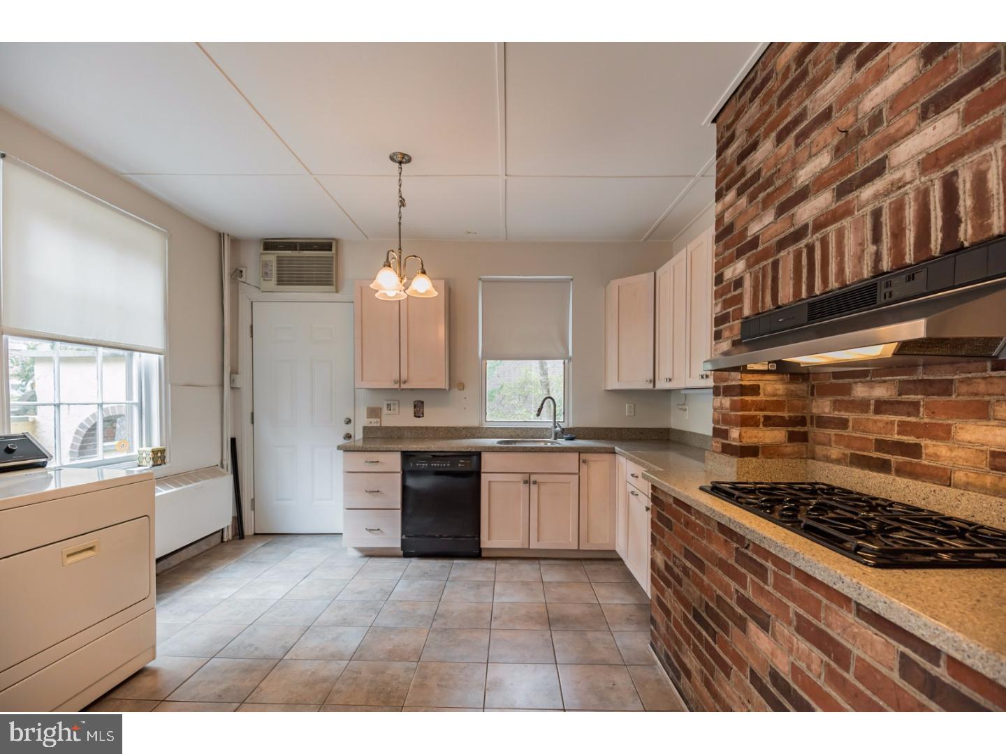 SOCIETY HILL - Commercial Sale