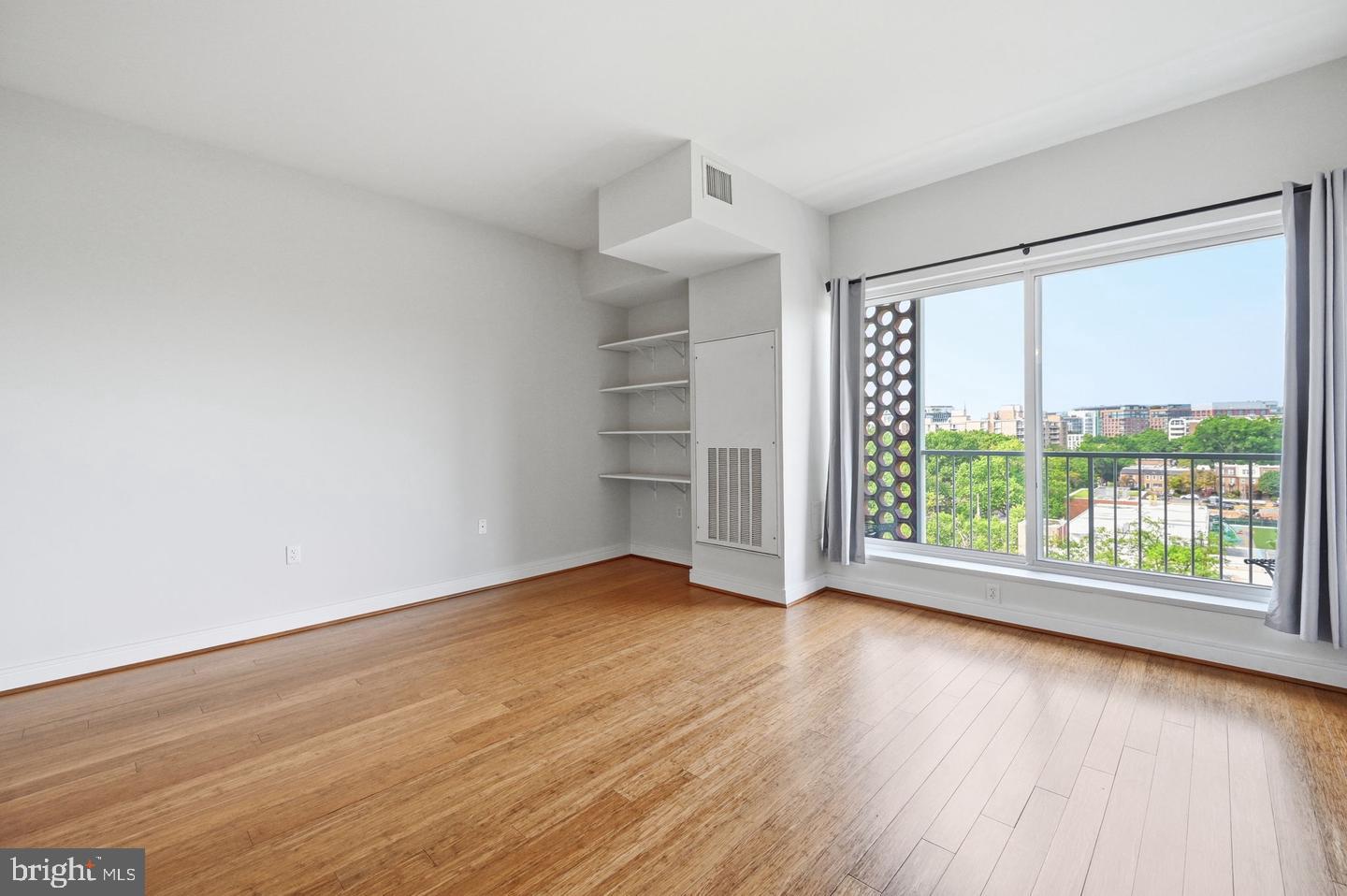 800 4TH STREET SW S821