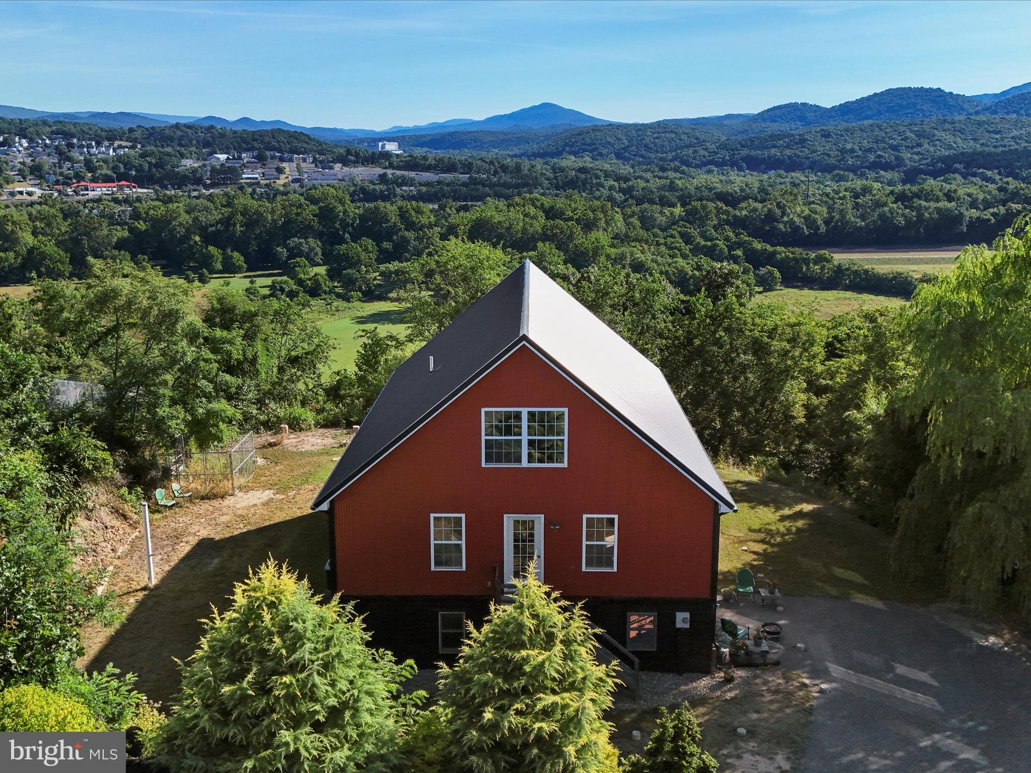 SWAN POND - Residential