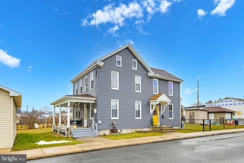 114 N MARKET AVENUE MOUNT JOY PA 17552