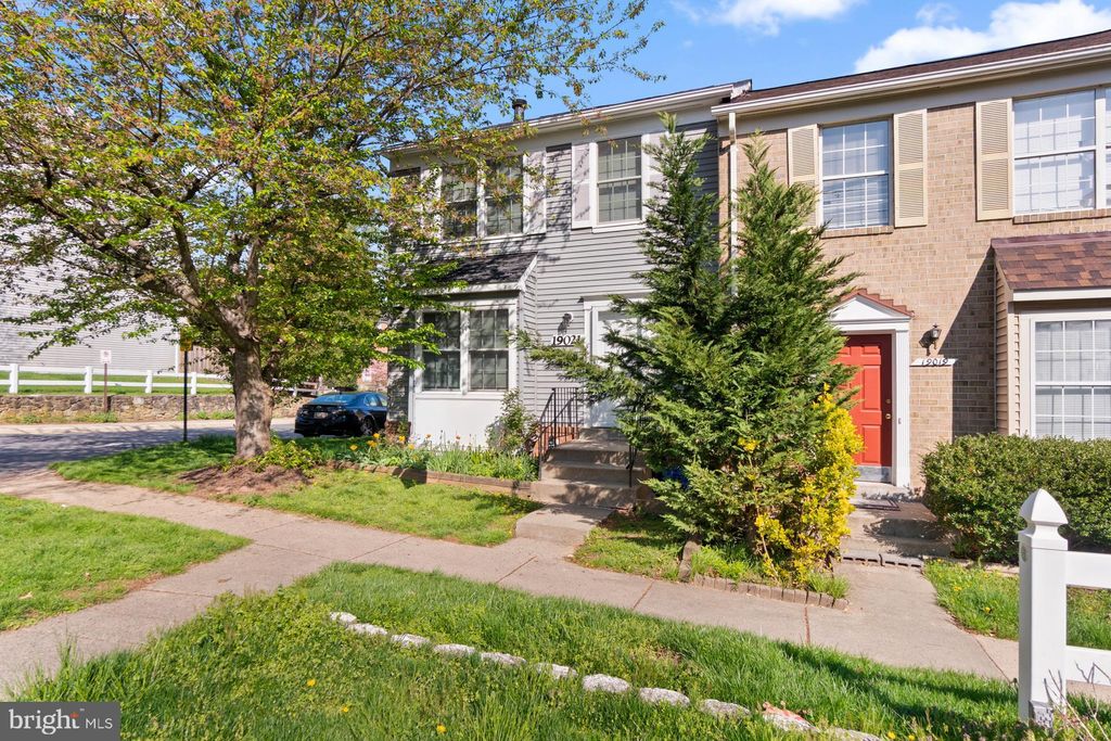 Photo of 19021 Grotto Lane, GERMANTOWN, MD 20874 (MLS # MDMC2222862)