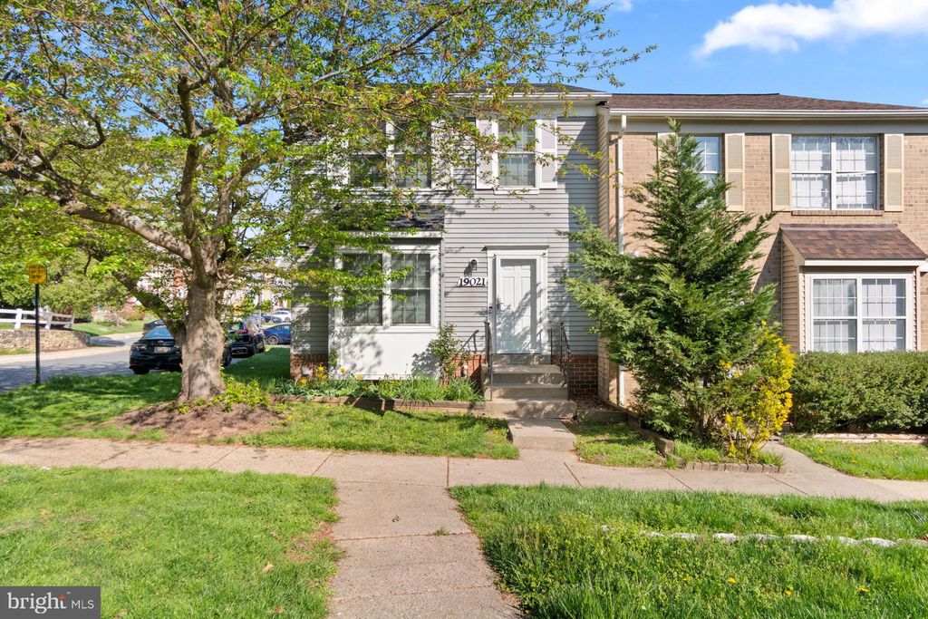 Photo of 19021 Grotto Lane, GERMANTOWN, MD 20874 (MLS # MDMC2222862)