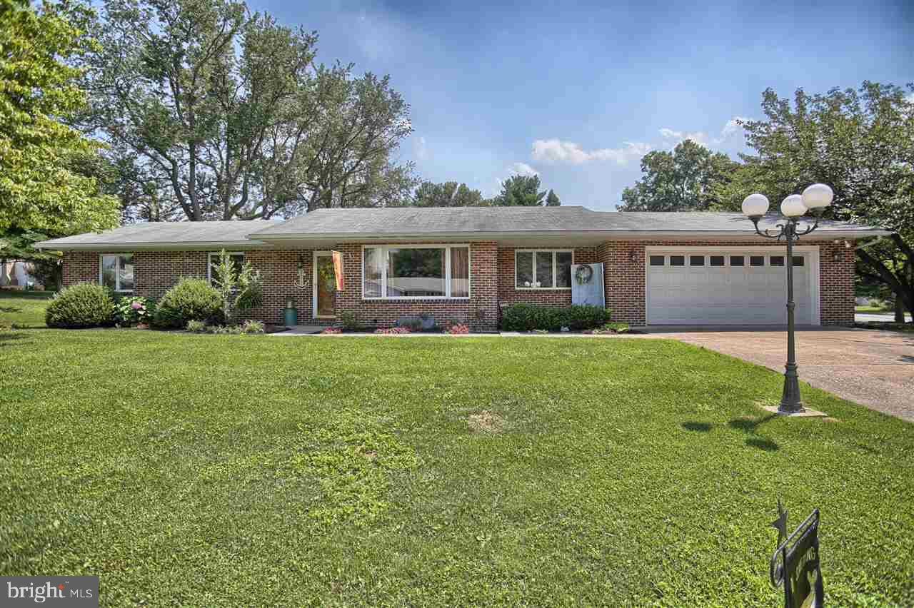 BEAUTIFUL SPACIOUS RANCH HOME IN POPULAR COUNTRY SQUARE! ONE LEVEL LIVING AT IT'S BEST! THIS HOME OFFERS 3 BDRMS, 2.5 BATHS. CERAMIC TILE IN FOYER, NEW CARPETING IN LR, CENTRAL VAC. EAT IN KITCHEN, FORMAL DINING ROOM FOR ALL THOSE FAMILY GATHERINGS, WOOD BURNING FIREPLACE INSERT IN THE FAMILY ROOM FOR ALL THOSE COLD WINTER NIGHTS, LIVING ROOM WITH LARGE BAY WINDOW THAT ALLOWS PLENTY OF LIGHT, LAUNDRY ON 1ST LEVEL, 2 CAR GARAGE, SHED. BEAUTIFUL LANDSCAPED CORNER LOT, ENTERTAIN ON THE BACK COVERED PATIO!