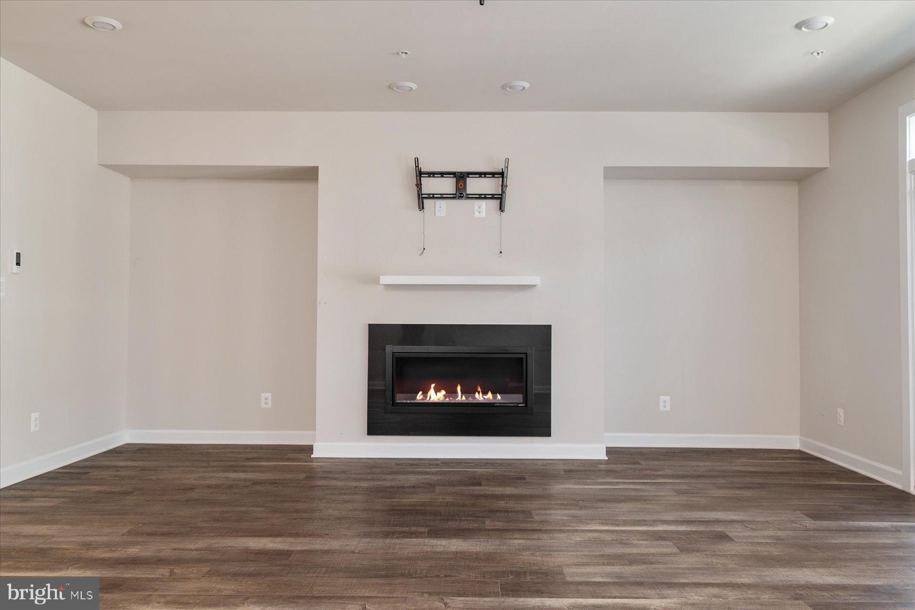 GREENLEIGH AT CROSSROADS - Residential